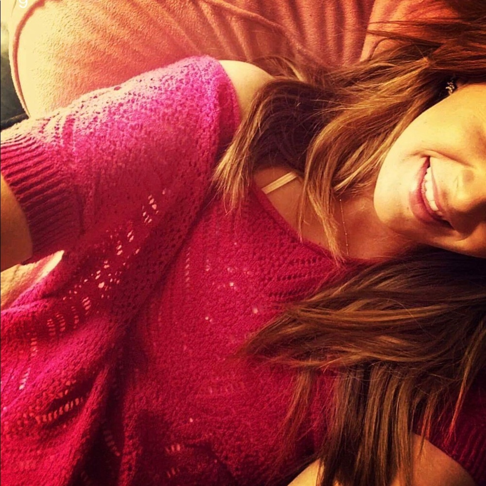 Pink knitted shoulder shirt